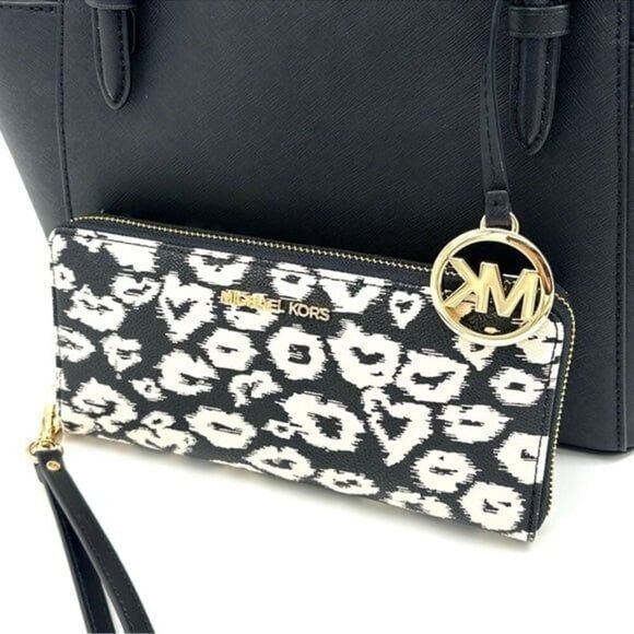 Michael Kors Large Charlotte Tote Bag & Large Continental Wallet Wristle… - Picture 12 of 12